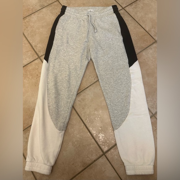 Aritzia Tna The Slim Sweatpant - Picture 3 of 5